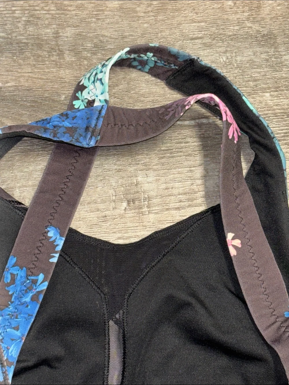 Lululemon Floral Crisscross Sports Bra in Black, sz 6